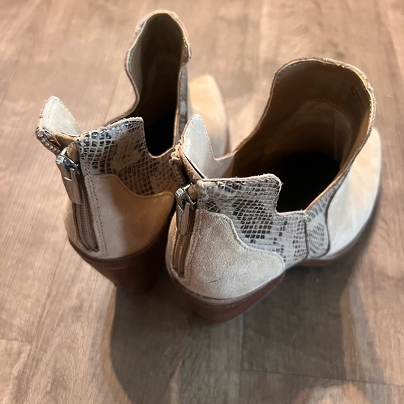 Vince Camuto Bootie Sz 7 - Picture 12 of 13